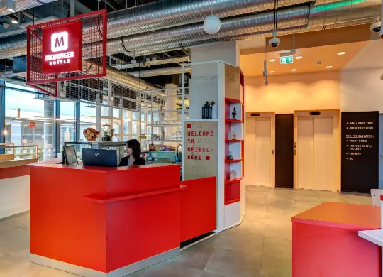 Auf Klassenfahrt mit HEROLÉ: Rezeption MEININGER Hotel Heidelberg