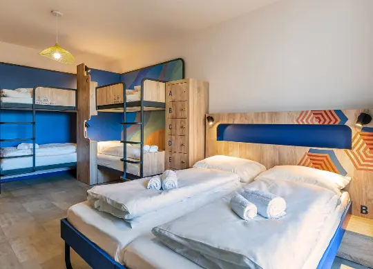 Auf Klassenfahrt mit HEROLÉ: Mehrbettzimmer im MEININGER Hotel in Marseille