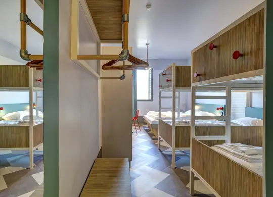 Auf Klassenfahrt mit HEROLÉ: Mehrbettzimmer im MEININGER Hotel in Paris