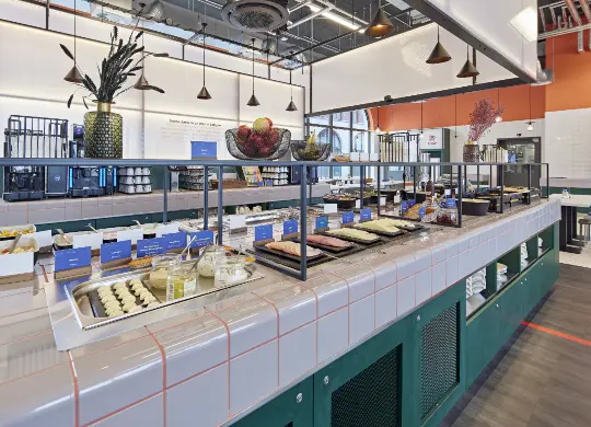 Auf Klassenfahrt mit HEROLÉ: Speiseraum MEININGER Hotel Köln