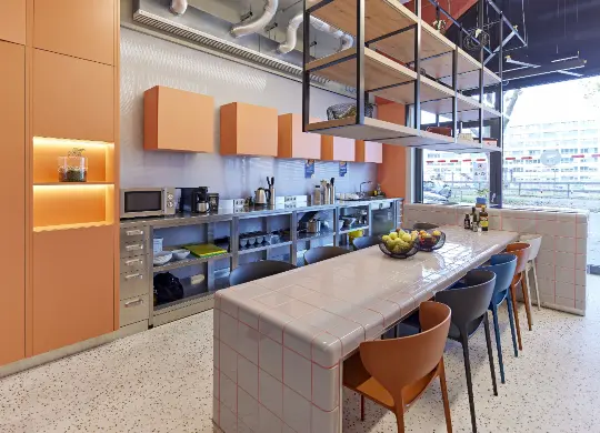 Auf Klassenfahrt mit HEROLÉ: Gästeküche MEININGER Hotel Köln