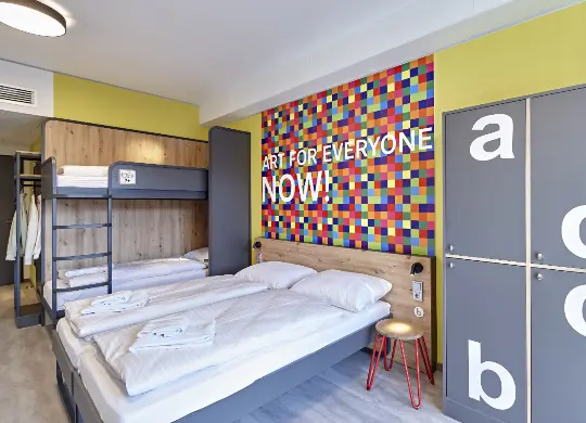 Auf Klassenfahrt mit HEROLÉ: Mehrbettzimmer MEININGER Hotel Köln