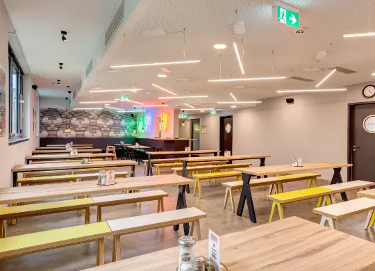 Auf Klassenfahrt mit HEROLÉ: Essenraum Meininger Hotel Olympiapark München