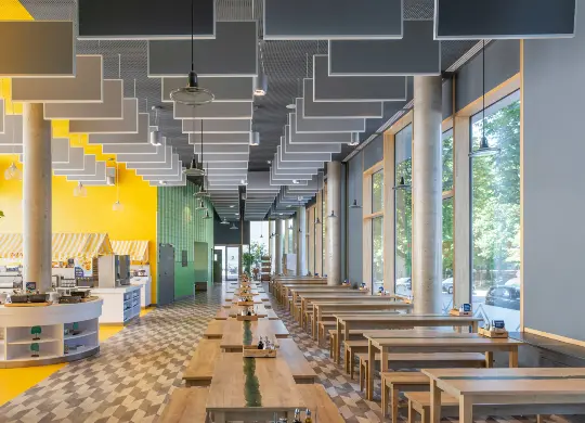 Auf Klassenfahrt mit HEROLÉ: Frühstücks-/Essensraum im MEININGER Hotel Paris