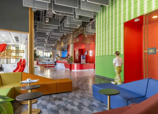 Auf Klassenfahrt mit HEROLÉ: Lobby/Rezeption im MEININGERr Hotel Paris