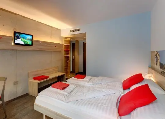 Auf Klassenfahrt mit HEROLÉ: Zimmer für Begleitpersonen im Meininger Hotel Wien Downtown "Franz"