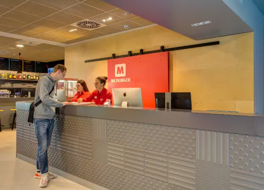 MEININGER Milano Garibaldi Auf Klassenfahrt mit HEROLÉ: Rezeption MEININGER Milano Garibaldi