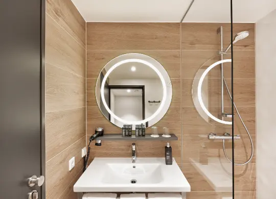 Auf Klassenfahrt mit HEROLÉ: Moderne Bäder im H2 Hotel Leipzig