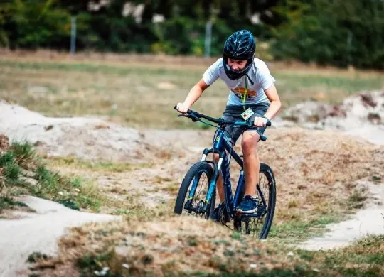 Auf Klassenfahrt mit HEROLÉ: Mountainbike Tour im Camp Adventure Lüneburger Heide