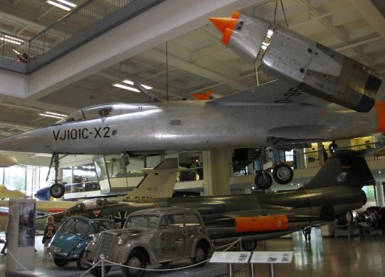 Historische Flugzeuge an der Decke des Deutschen Museums in München Auf Klassenfahrt mit HEROLÉ: Besuchen Sie auch die Ausstellung im Deutschen Museum in München