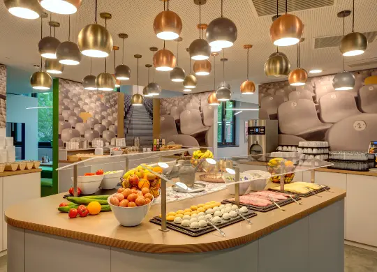MEININGER München Olympiapark Auf Klassenfahrt mit HEROLÉ: Frühstücksbuffet im MEININGER München Olympiapark