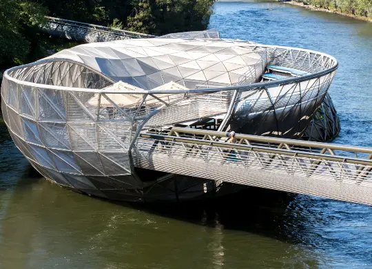 Auf Klassenfahrt mit HEROLÉ: Murinsel in Graz