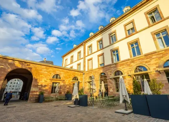 Auf Klassenfahrt mit HEROLÉ: Nächtigen in einer alten Tabakfabrik - The People Hostel in Straßburg