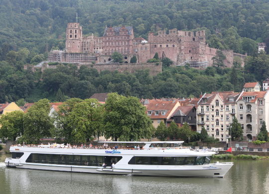 Neckarschifffahrt und Schloss in Heidelberg Auf Klassenfahrt mit HEROLÉ: Erleben Sie mit Ihren Schülern eine Neckarschifffahrt sowie das Schloss in Heidelberg