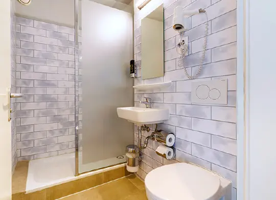 Auf Klassenfahrt mit HEROLÉ: Neue Bäder im a&o Hostel München Hackerbrücke