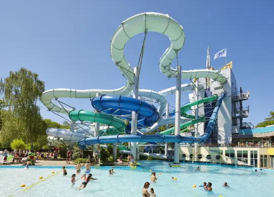 Auf Klassenfahrt mit HEROLÉ: Tikibad mit 21 Wasserrutschen im Ferienpark Duinrell an der Niederländischen Nordseeküste