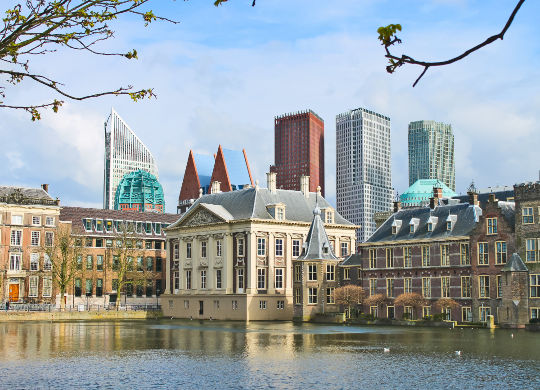 Niederländisches Parlament in Den Haag Auf Klassenfahrt mit HEROLÉ: Niederländisches Parlament in Den Haag.