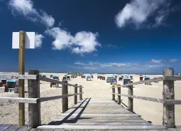 Strand an der Nordsee  Auf Klassenfahrt mit HEROLÉ: Strand an der Nordsee.