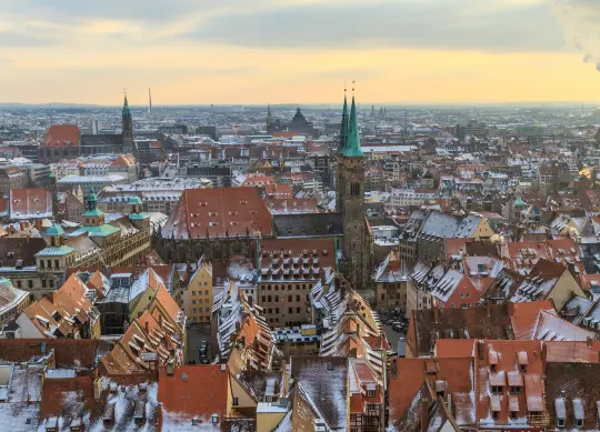 Auf Klassenfahrt mit HEROLÉ: Stadtpanorama bei Schnee in Nürnberg.