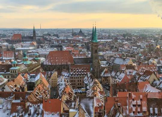 Auf Klassenfahrt mit HEROLÉ: Stadtpanorama bei Schnee in Nürnberg.