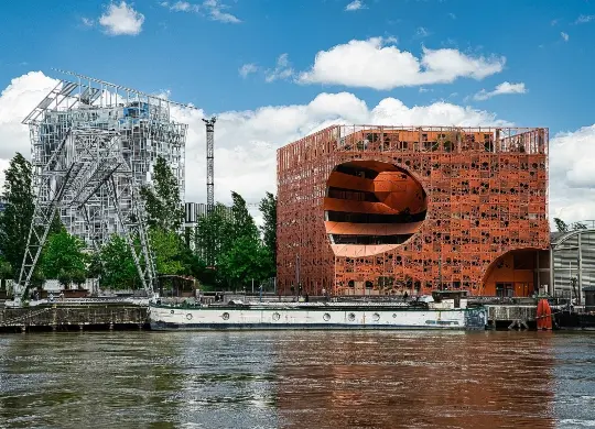 Auf Klassenfahrt mit HEROLÉ: "Orange Cube" in Lyon