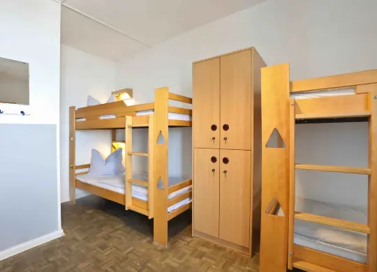 Beispielbild eines Vierbettzimmers in der JH Kiel an der Ostsee Auf Klassenfahrt mit HEROLÉ: Beispielbild eines Vierbettzimmers in der JH Kiel an der Ostsee