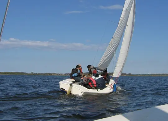Auf Klassenfahrt mit HEROLÉ: Ostsee - Schüler beim Segeln vor Greifswald