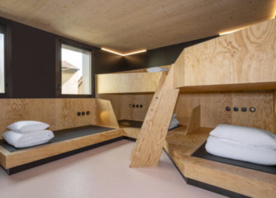 Beispiel eines Mehrbettzimmers im Jo&Joe Paris Gentilly Auf Klassenfahrt mit HEROLÉ: Beispiel eines Mehrbettzimmers im Jo&Joe Paris Gentilly.