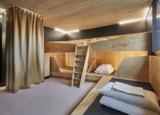 Auf Klassenfahrt mit HEROLÉ: Beispiel eines Mehrbettzimmers im Jo&Joe Paris Gentilly.