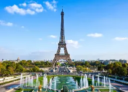 Champs de Mars & Eiffelturm in Paris Auf Klassenfahrt mit HEROLÉ: Champs de Mars & Eiffelturm in Paris.