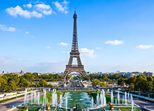 Auf Klassenfahrt mit HEROLÉ: Champs de Mars & Eiffelturm in Paris.