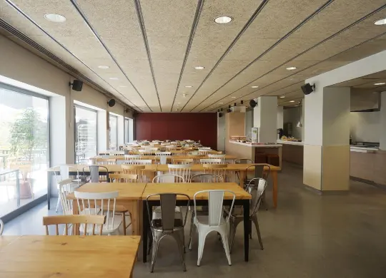 Auf Klassenfahrt mit HEROLÉ: Essensraum im Pere Tarres