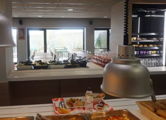 Auf Klassenfahrt mit HEROLÉ: Küche im Pere Tarres