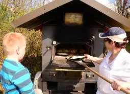 Auf Klassenfahrt mit HEROLÉ: Pizza Backen in der Jugendbildungsstätte Volkersberg / Rhön