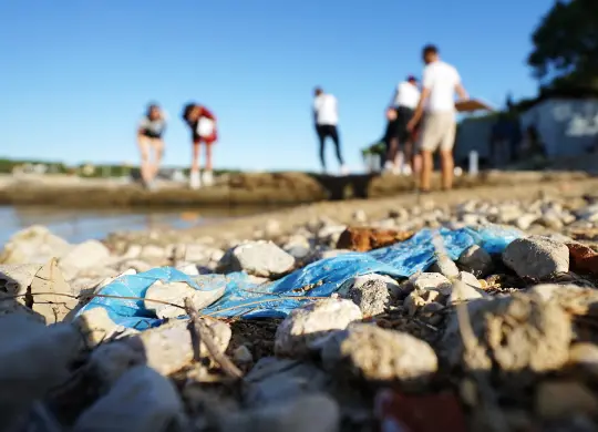 Auf Klassenfahrt mit HEROLÉ: Ein spannender Workshop zum Thema Verschmutzung der Meere mit Mikroplastik ist ein echtes Highlight in Istrien.