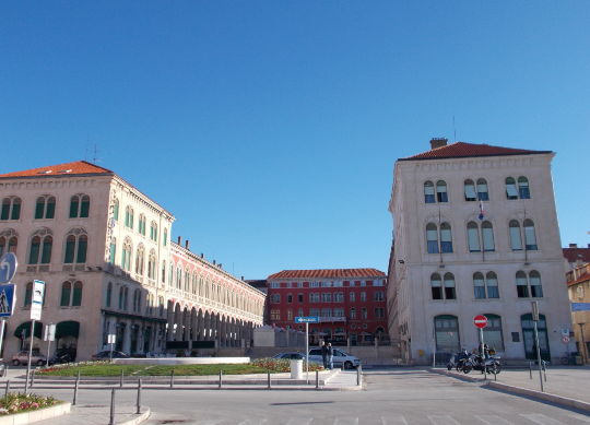 Platz der Republik Split in Mitteldalmatien Auf Klassenfahrt mit HEROLÉ: Blick auf den Platz der Republik in Split