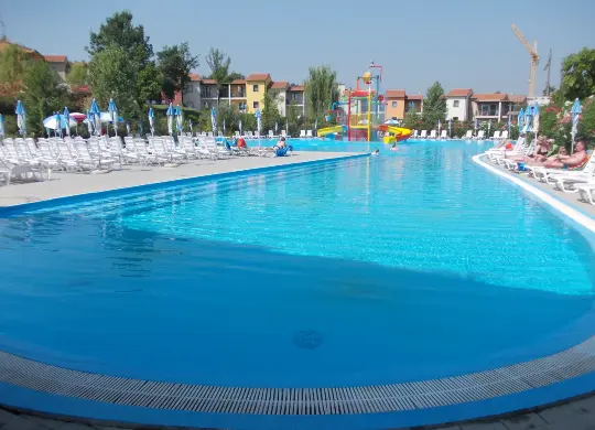 Auf Klassenfahrt mit HEROLÉ: Poolanlage vom Belvedere Village Gardasee Südufer