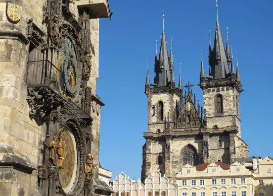 Auf Klassenfahrt mit HEROLÉ: Altstädter Ring Teynkirche in Prag.