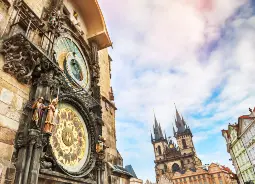 Astronomische Uhr in Prag  Auf Klassenfahrt mit HEROLÉ: Astronomische Uhr in Prag.