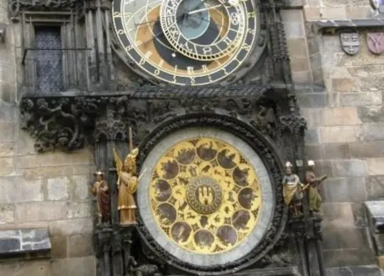 Astronomische Uhr am Altstädter Rathaus in Prag Auf Klassenfahrt mit HEROLÉ: Besuchen Sie die historische astronomische Uhr am Altstädter Rathaus in Prag