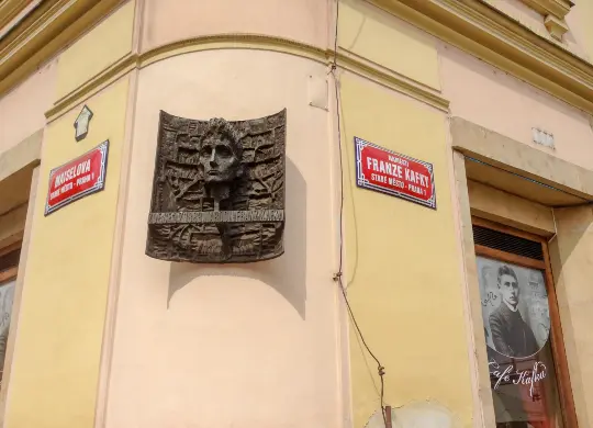 Auf Klassenfahrt mit HEROLÉ: Auf den Spuren Kafkas in Prag