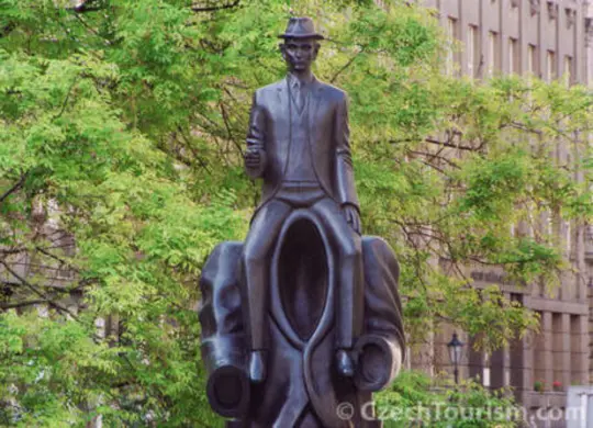 Kafka Denkmal in Prag Auf Klassenfahrt mit HEROLÉ: Kafka Denkmal in Prag.