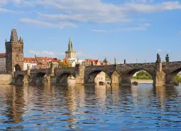 Auf Klassenfahrt mit HEROLÉ: Karlsbrücke in Prag.