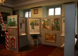 Auf Klassenfahrt mit HEROL&Eacute;: Kommunismusmuseum - Kunst des Sozialistischen Realismus in Prag