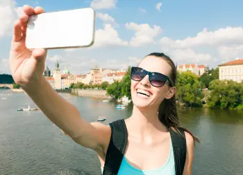 Auf Klassenfahrt mit HEROL&Eacute;: Selfie in Prag.