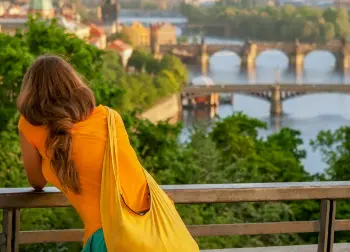 Auf Klassenfahrt mit HEROL&Eacute;: Stadt der Br&uuml;cken in Prag.