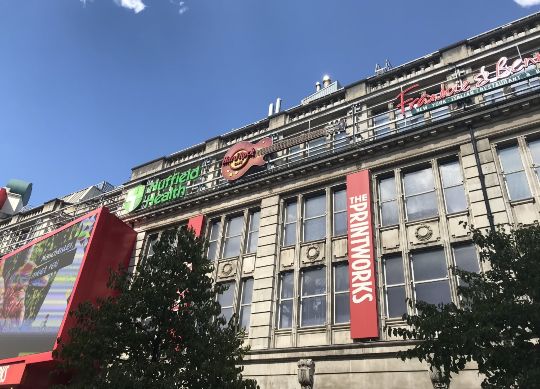 The Printworks in Manchester Auf Klassenfahrt mit HEROLÉ: The Printworks in Manchester beherbergt Restaurants, Clubs und ein Kino.