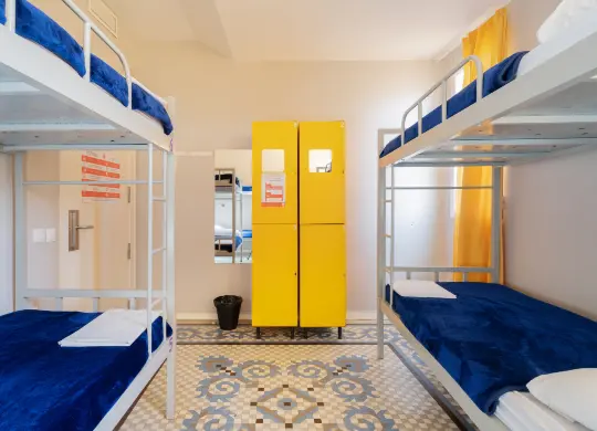Auf Klassenfahrt mit HEROLÉ: 4-Bett-Zimmer im Purple Nest Valencia