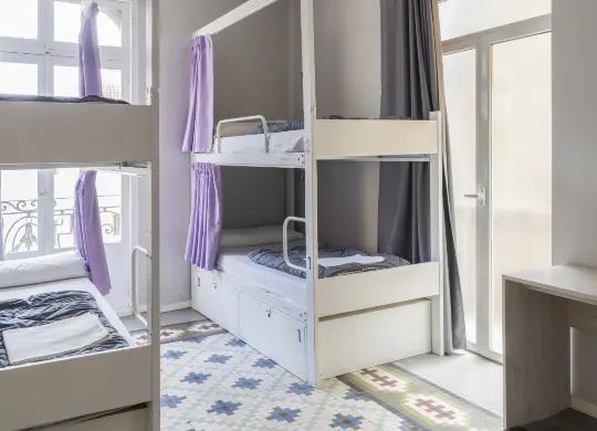 Auf Klassenfahrt mit HEROLÉ: Zimmerbeispiel im Purple Nest Valencia