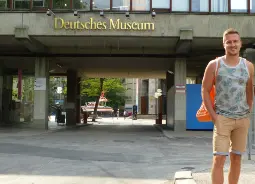 Auf Klassenfahrt mit HEROLÉ: Unser Reiseexperte Lars empfiehlt den Besuch des Deutschen Museums in München